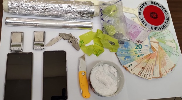 Cocaina, eroina e migliaia di euro: lo spacciatore arrestato era già stato espulso