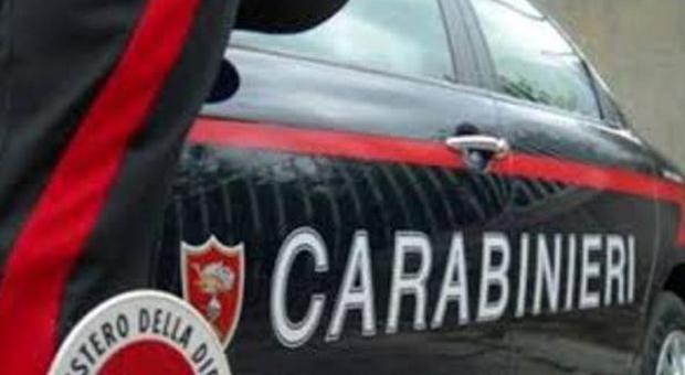 Quattro carabinieri accoltellati in strada da un passante: arrestato