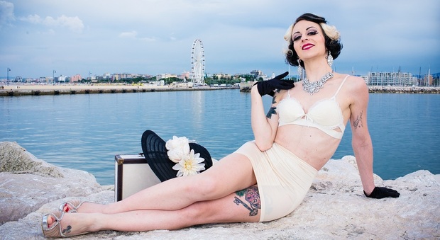 La performer di burlesque Freaky Candy