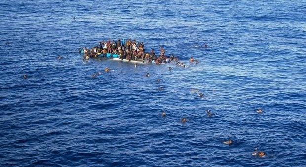 Migranti, naufragio in Egeo vicino alle spiagge dei turisti: 9 morti, tra cui 6 bambini