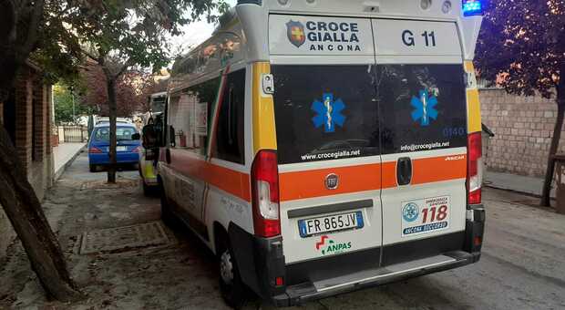 L'ambulanza della Croce Gialla