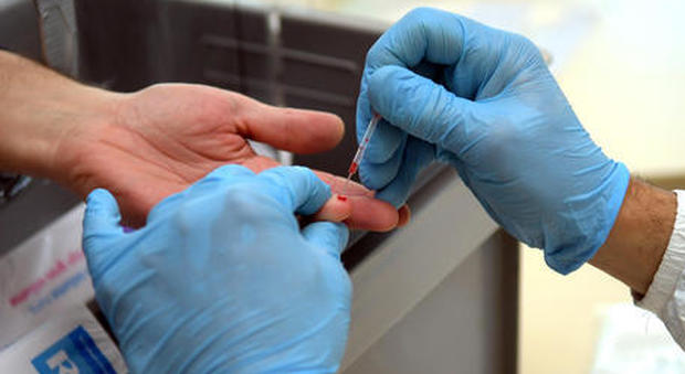 Coronavirus, le Marche vanno a caccia degli asintomatici: test sierologici per 5.400 persone