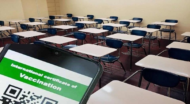 Gli insegnanti senza Green pass denunciano tre presidi che non li fanno entrare a scuola