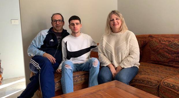 Il figlio 18enne di Marianna Manduca con i genitori adottivi: Carmelo Calì (cugino della vittima) e sua moglie Paola Giulianelli