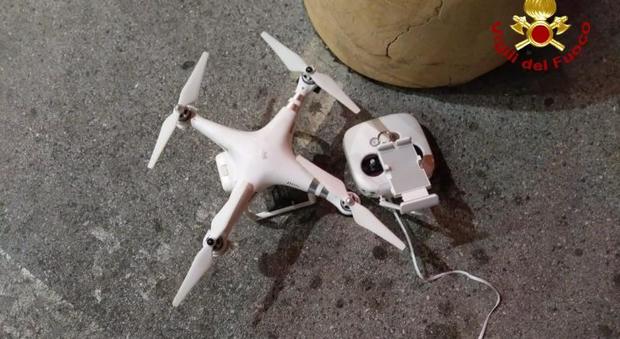 Montemarciano, drone "fugge" e atterra sul supemarket: recuperato dai pompieri