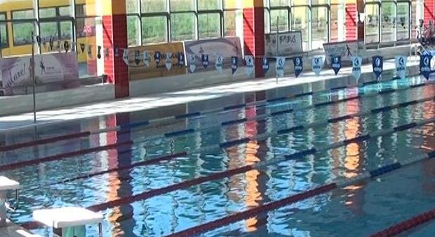 Risucchiata da un bocchettone in piscina, paura per una 13enne: ha rischiato l'annegamento