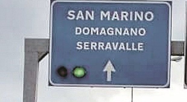 Pesaro, Covid, la migrazione dell'apericena: tutti a San Marino per stare a tavola dopo le 18