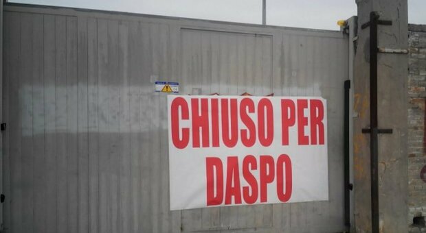 Osimana-Castelfidardo, Daspo per 2 anni a un tifoso: aveva acceso un fumogeno e tentato di scavalcare. Foto generica tratta dai social