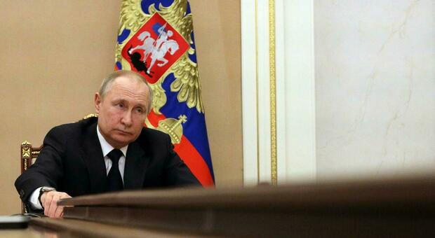 Putin malato, gli ultimi rumors: «Le sue condizioni si stanno deteriorando». Cosa potrebbe succedere