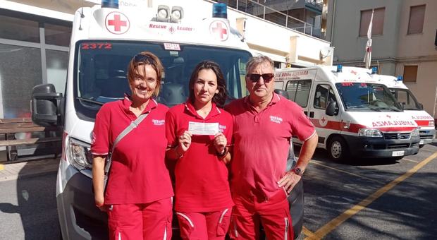 «Quanto serve per l'ambulanza nuova?»: fa un assegno da 50 mila euro alla Croce Rossa locale