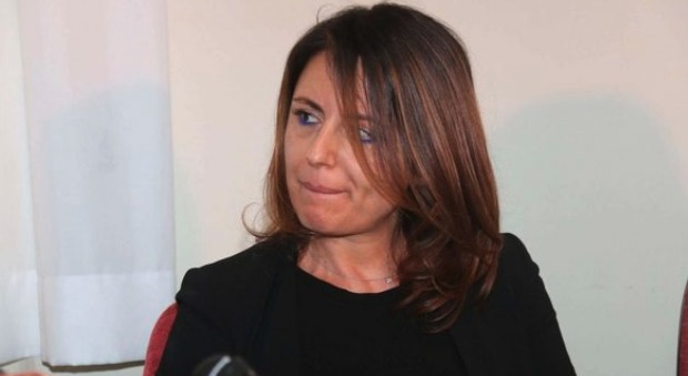 Trovata morta in casa Laura Siani, pm a Lecco: «Probabile suicidio». Aveva 44 anni