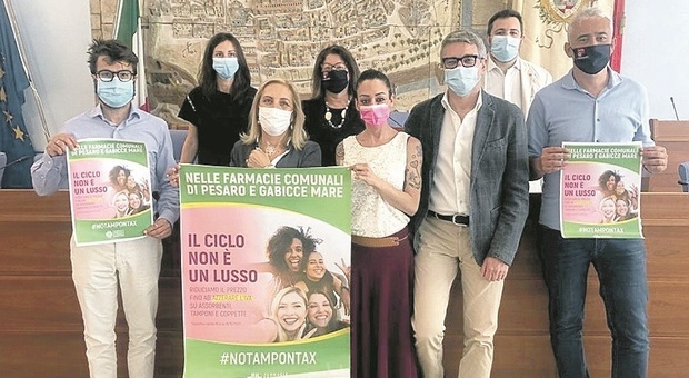 Pesaro, il Comune cancella la "Tampax Tax": nelle farmacie sconto per cancellare l'Iva sugli assorbenti