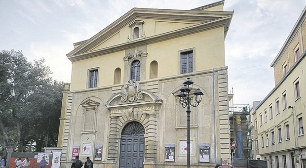 Teatro Rossini fiaccato dalle scosse di terremoto: sarà chiuso anche per il Rof