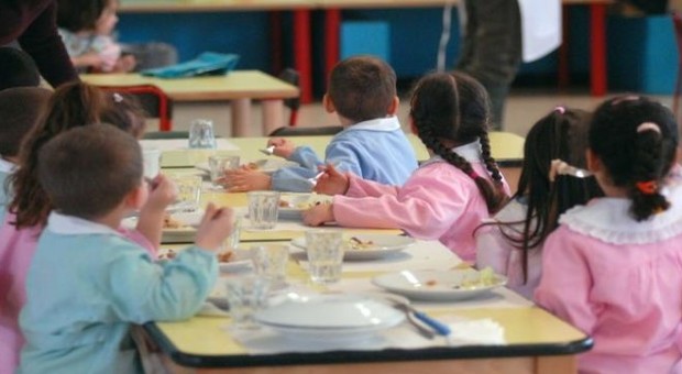 Giallo salmonella a Pescara: 80 ricoverati, in gran parte bambini. Chiuso il servizio mensa