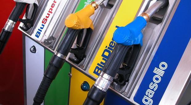 Tre miliardi e mezzo in più spesi per i carburanti auto da gennaio a settembre