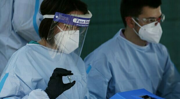 Coronavirus, i nuovi positivi nelle Marche salgono a 13. Rientri dall'estero e movida sotto accusa