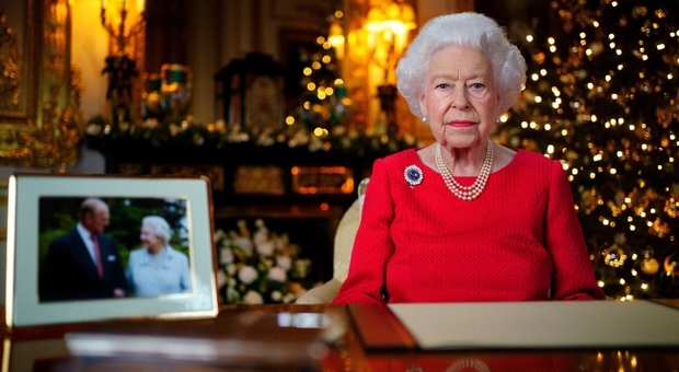 Nel messaggio di Natale della Regina Elisabetta l'omaggio a suo marito Filippo
