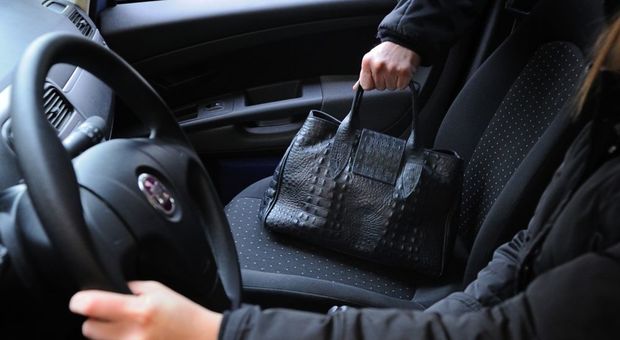 La nuova tecnica dei ladri: falsi incidenti per fermare gli automobilisti e rubare