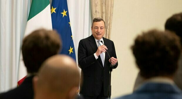 Draghi: «Reddito cittadinanza, condivido concetto alla base. Tutti gli italiani si vaccinino»