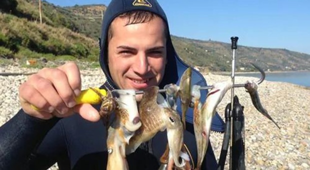 Tragedia alle Eolie, muore durante una battuta di pesca in apnea: Giuseppe aveva 35 anni