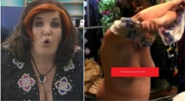 Gf Vip, Patrizia De Blanck choc: si spoglia nuda davanti alle telecamere e mostra il seno. Le immagini in diretta