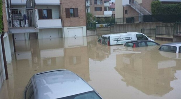 Alluvione, risarcimento per auto e furgoni danneggiati: al via le domande, la Regione stanzia 2,5 milioni