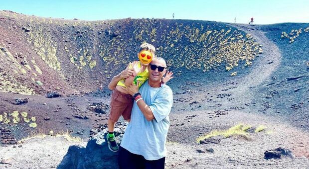 Alex Britti in vacanza col figlio Edoardo: «A noi i vulcani piacciono»
