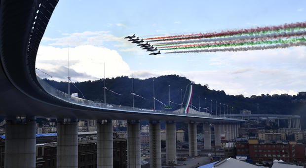 Ponte di Genova, l'inaugurazione due anni dopo la tragedia. Conte: «Non siamo qui per tagliare un nastro»