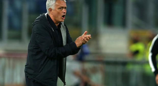Roma-Udinese 1-0, Mourinho: «Pellegrini? Vediamo se ci sono modi legali per farlo giocare domenica. Calafiori non deve spaventarsi»
