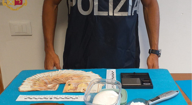 Cuoco arrestato dalla polizia a Camerano: nei giorni liberi spacciava cocaina