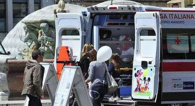 Dimostrazione a Pesaro della Croce Rossa Donata un'ambulanza attrezzata per bimbi