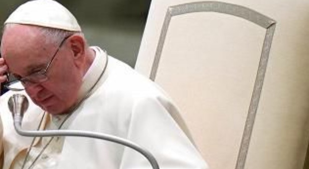 Guerra in Ucraina, Papa Francesco: « Una pazzia aumentare la spesa per le armi al 2%»