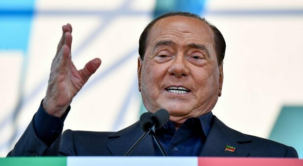 Berlusconi positivo, il San Raffaele: «Notte tranquilla, decorso clinico normale». Alle 16 breve bollettino