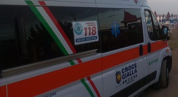 Una ambulanza della Croce Gialla di Ancona