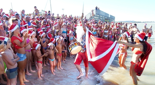 Estate 2022, in arrivo un'ondata di eventi in spiaggia: ritorna anche Babbo Natale