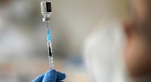 Vaccini, Boccia alle Regioni: a febbraio altre 4 milioni di dosi
