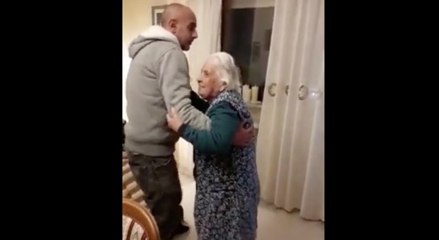 La signora Maria balla la mazurka a 104 anni, cade e si rompe il femore: operata, sta bene