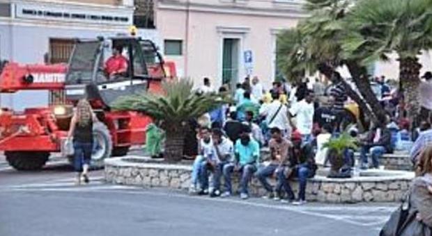 San Benedetto, l'hotel ospita 60 migranti e i condomini ricorrono al tribunale