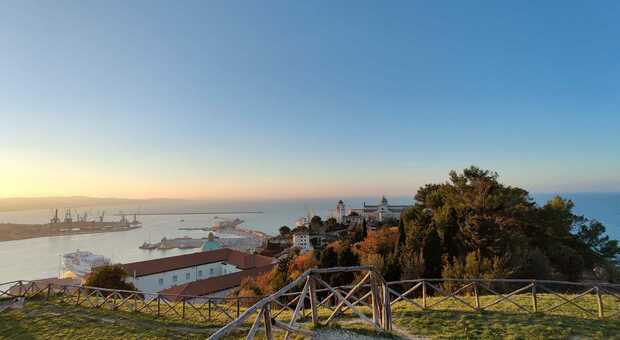 Ancona: il tramonto in Adriatico. La città è finalista come Capitale della cultura 2022