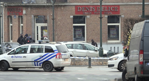 Sparatoria a Bruxelles: arrestati i due fuggitivi, riaperte le scuole