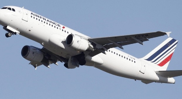 Piloti dell'Air France litigano in cabina. «Non eseguo i tuoi ordini», rissa durante il volo