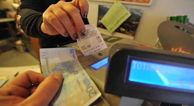 Lotteria degli scontrini: il 7 agosto la prima estrazione, ogni mese tre premi da 30 mila euro
