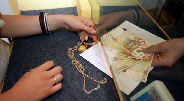Civitanova, il titolare del Compro Oro non identifica i clienti: rischia una multa fino a 20mila euro
