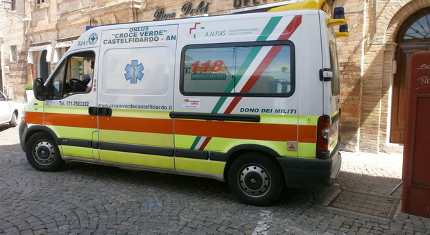 Investito vicino all’ospedale di Osimo L'ambulanza arriva da Castelfidardo