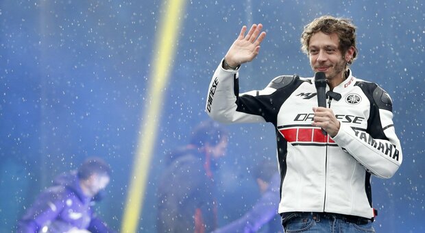 Valentino Rossi all'Eicma: «Grazie ai tifosi per il supporto in tutta la carriera»