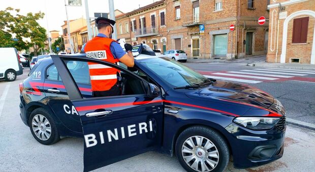 Colazione preparata male, punita dai suoceri e picchiata dal fidanzato: ragazza di 24 anni salvata a Falconara dai carabinieri