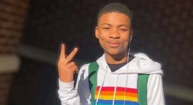 Bullizzato perché gay, si uccide a 15 anni. La famiglia denuncia la scuola: «Ignorate le sue richieste di aiuto»