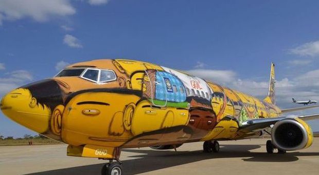 Brasile, due graffitari e oltre mille bombolette spray per l'aereo Mondiale