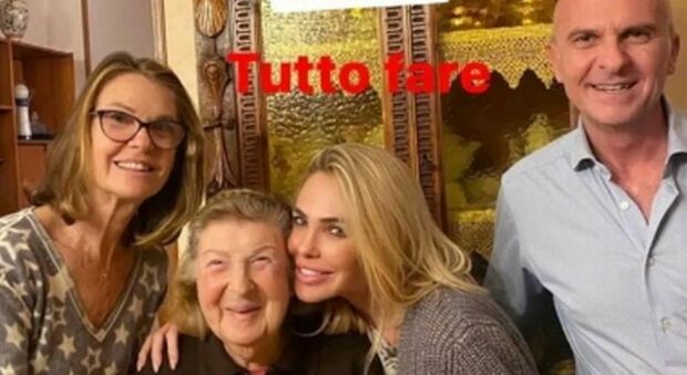Ilary Blasi e la cena in famiglia, tra gli ospiti c'è anche il cugino di Francesco Totti