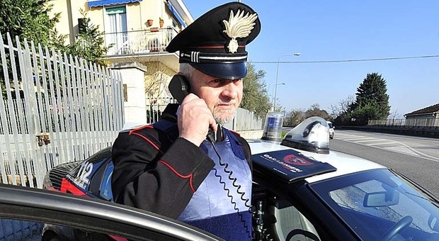 Pesaro, «300 euro per lo specchietto» ma i carabinieri arrestano il truffatore